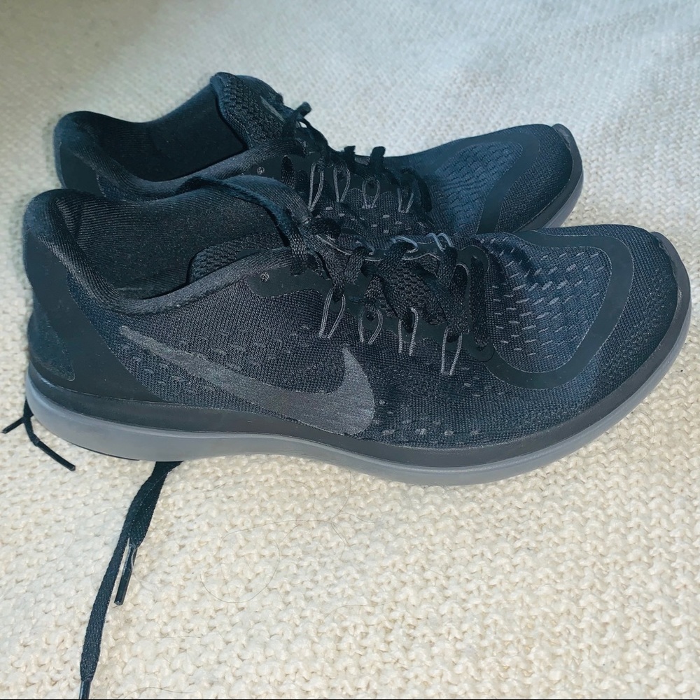 Men’s black Nike running shoes size 10